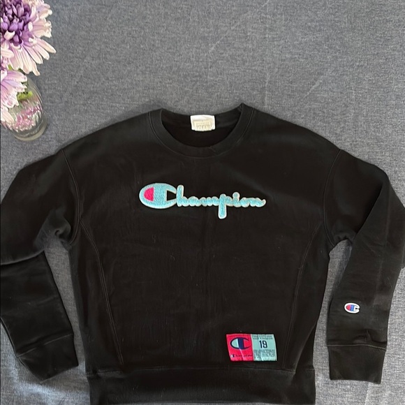 Champion Women’s Size Small Logo Sweatshirt - Picture 1 of 7
